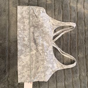 LULULEMON ENERGY LONGLINE SPORTS BRA SIZE 10.